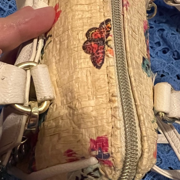 Betsy Johnson gently loved detachable strap Crossbody mini purse - Picture 9 of 16